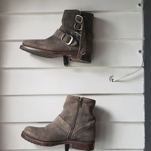 Frye 6.5 veronica short taupe moto boot
